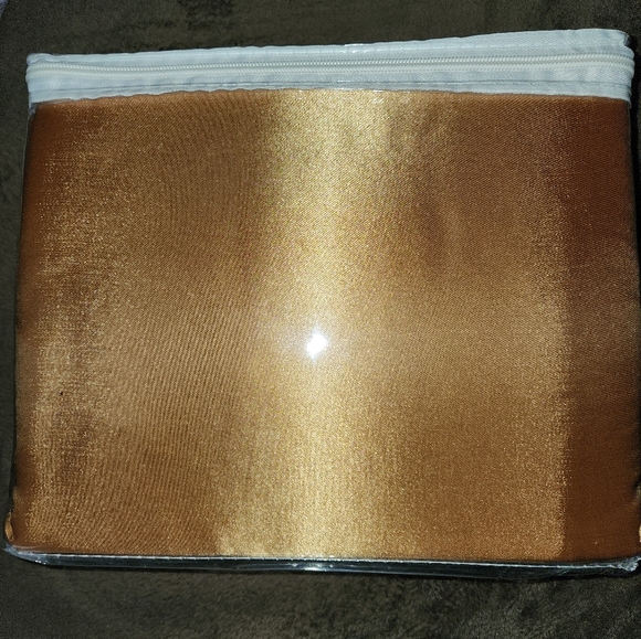 CozyLux satin sheet set - Picture 2 of 3